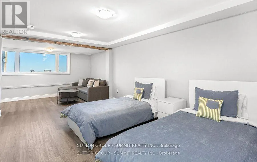 18 1/2 LAKESHORE DRIVE