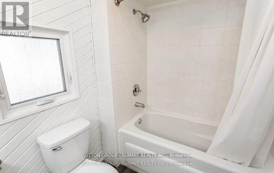 18 1/2 LAKESHORE DRIVE