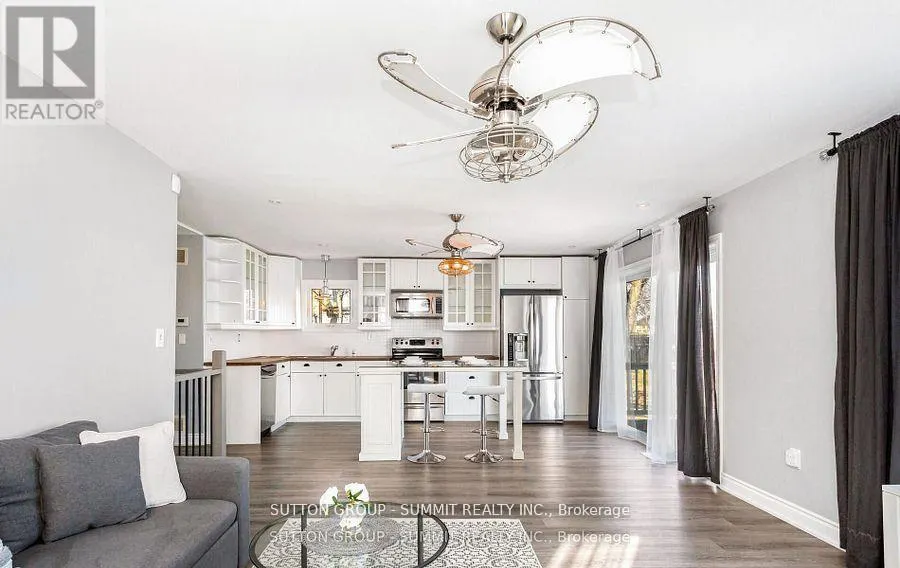 18 1/2 LAKESHORE DRIVE