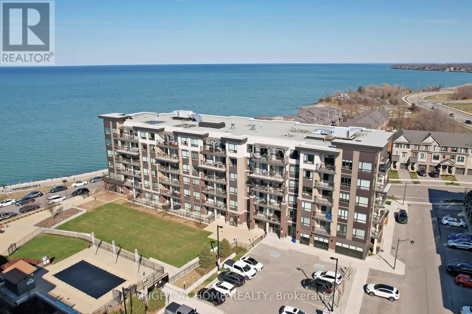 616 - 10 ESPLANADE LANE