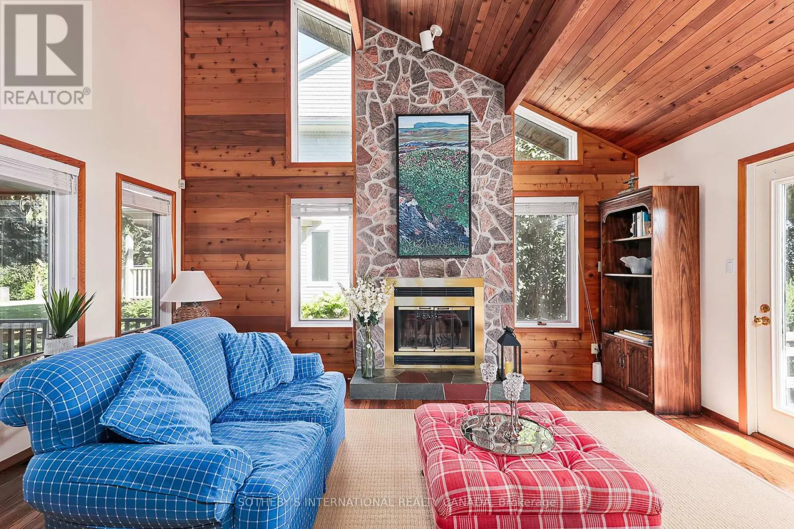 121 FIELDCREST COURT