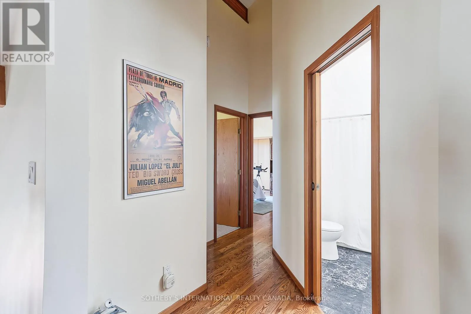121 FIELDCREST COURT