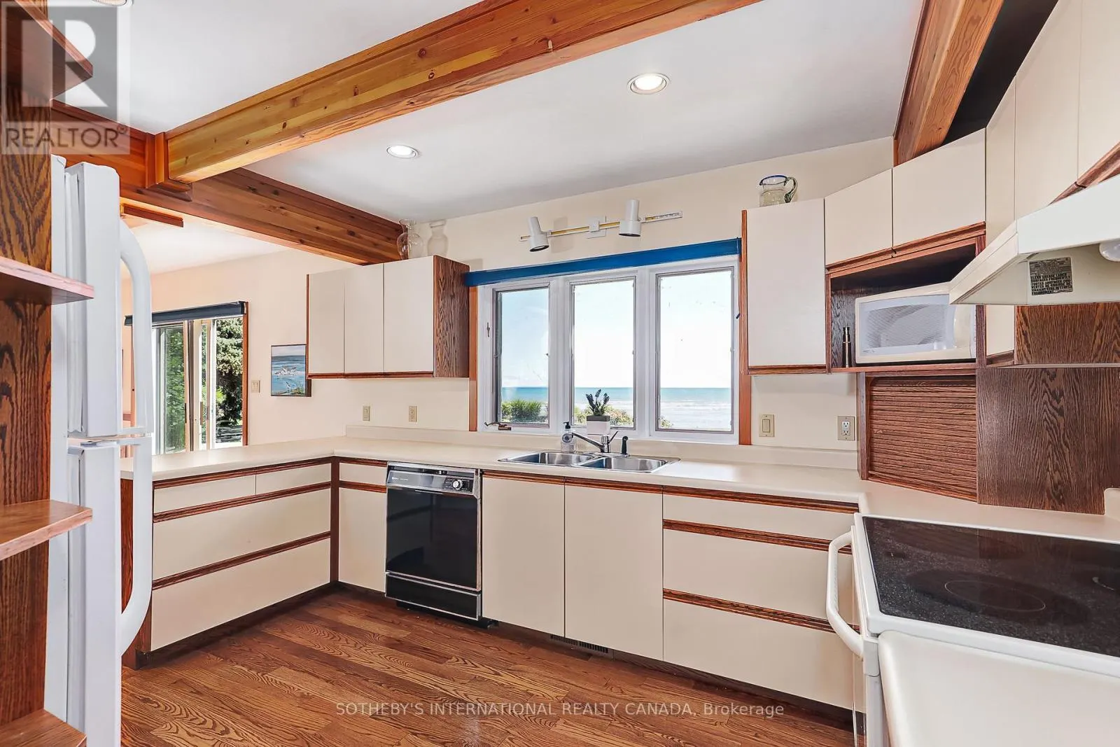 121 FIELDCREST COURT