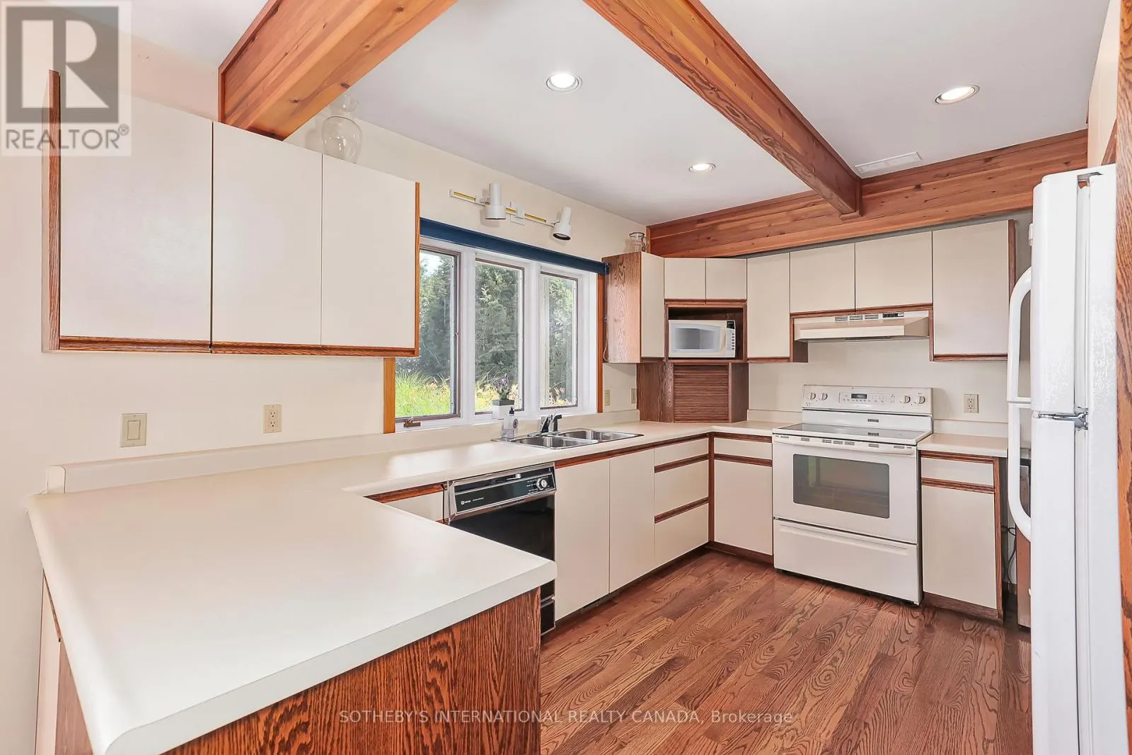 121 FIELDCREST COURT