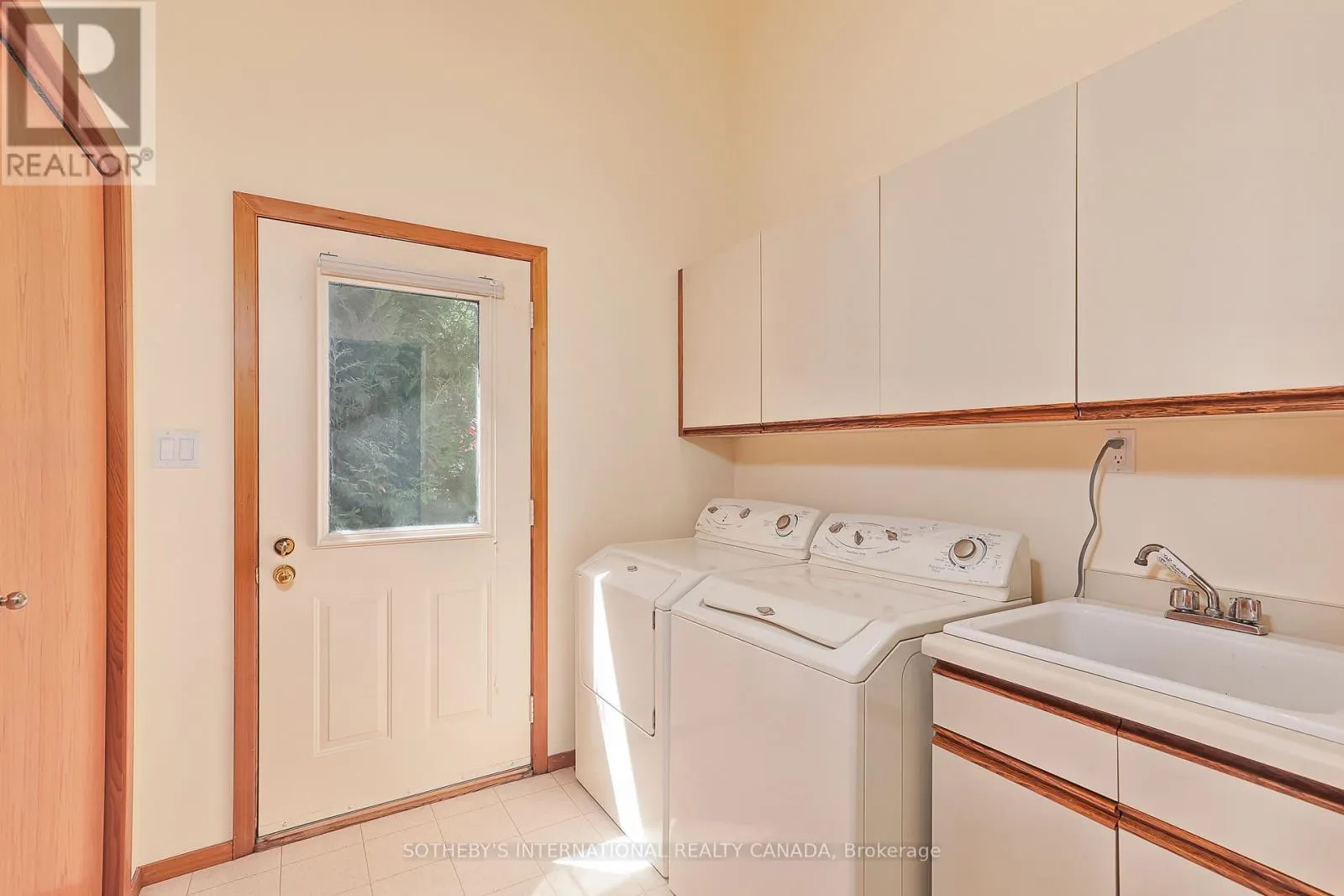 121 FIELDCREST COURT