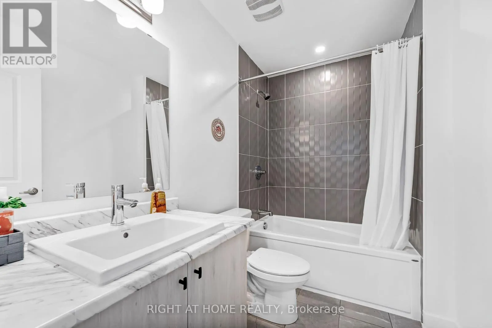 556 TAHOE HEIGHTS