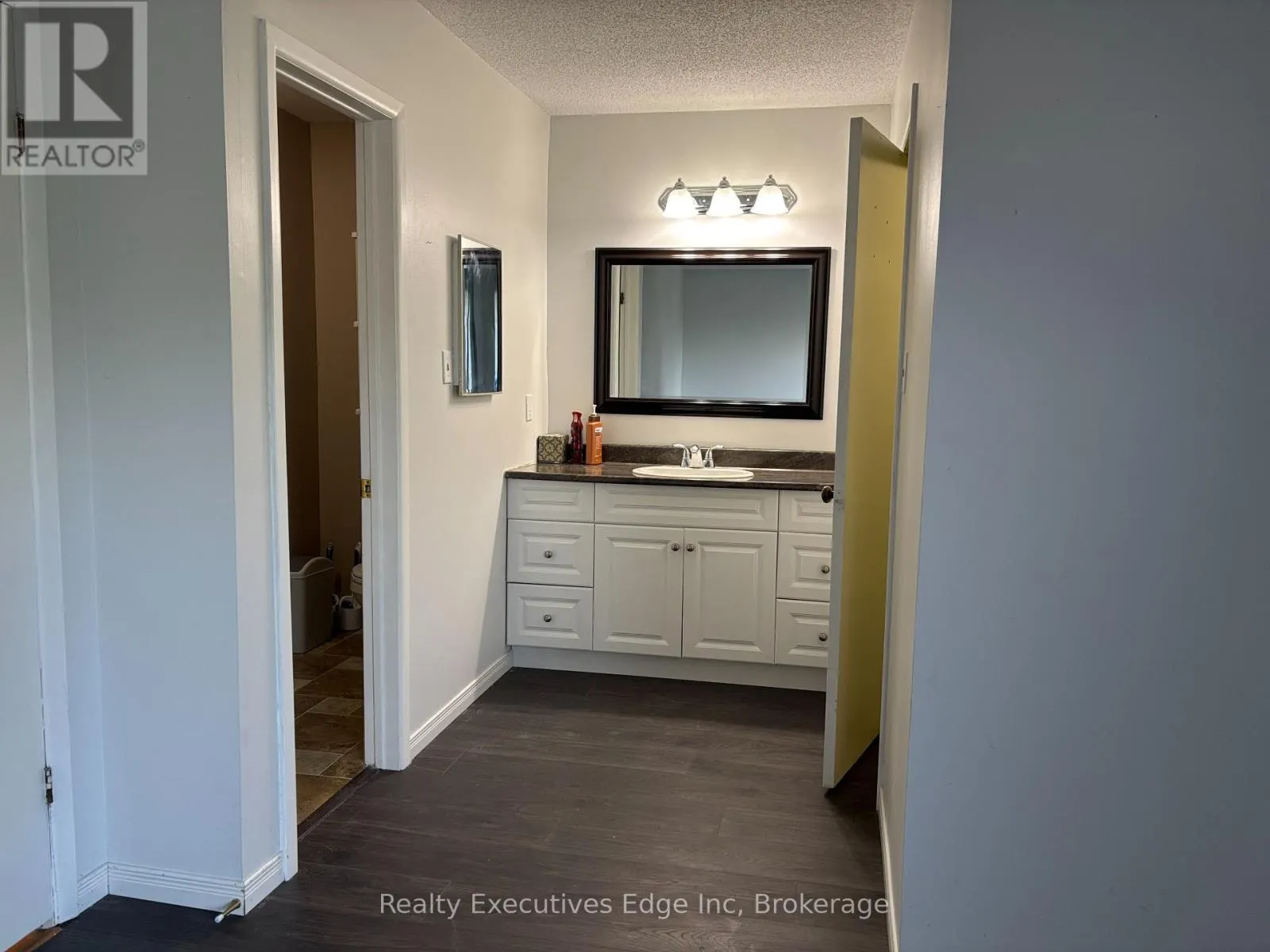 322 SCOTTSDALE DRIVE