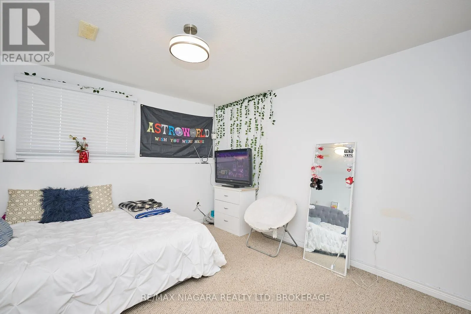 3881 CHRISTINA COURT