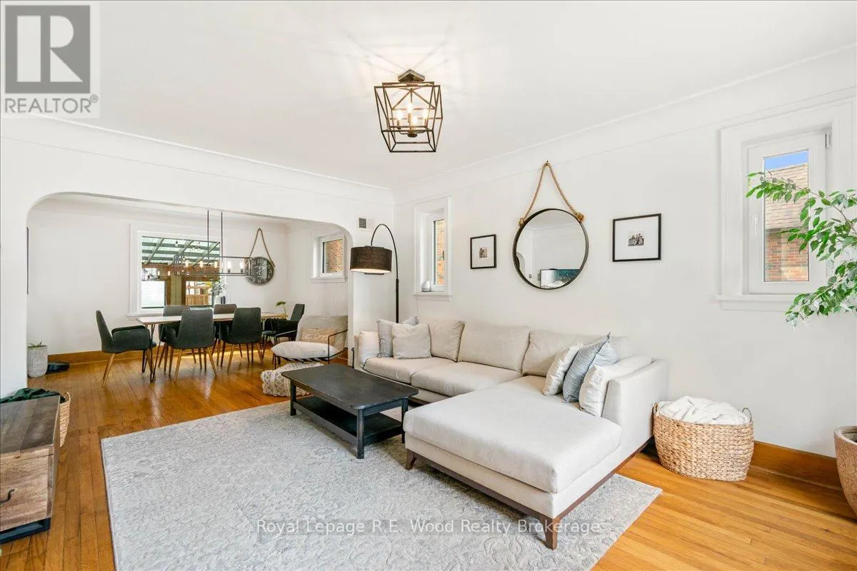15 MCKENZIE STREET