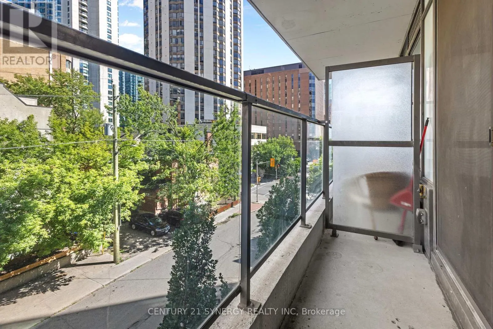 313 - 224 LYON STREET N