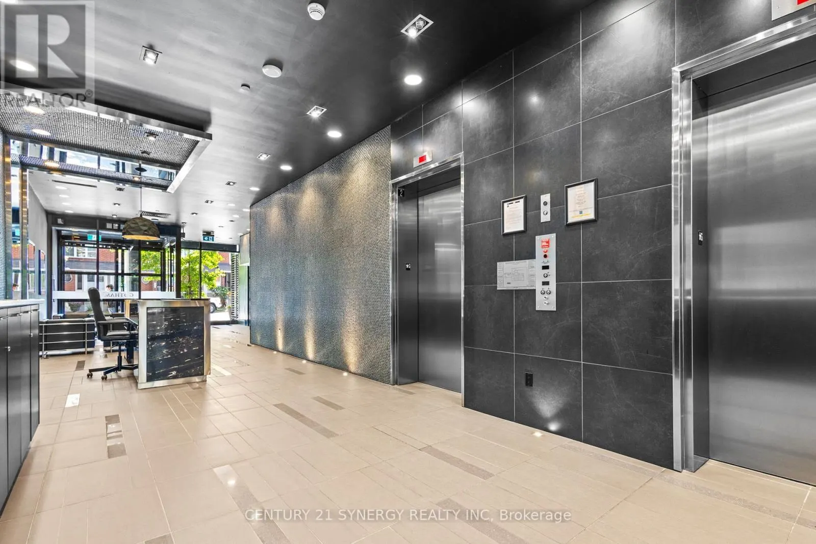 313 - 224 LYON STREET N