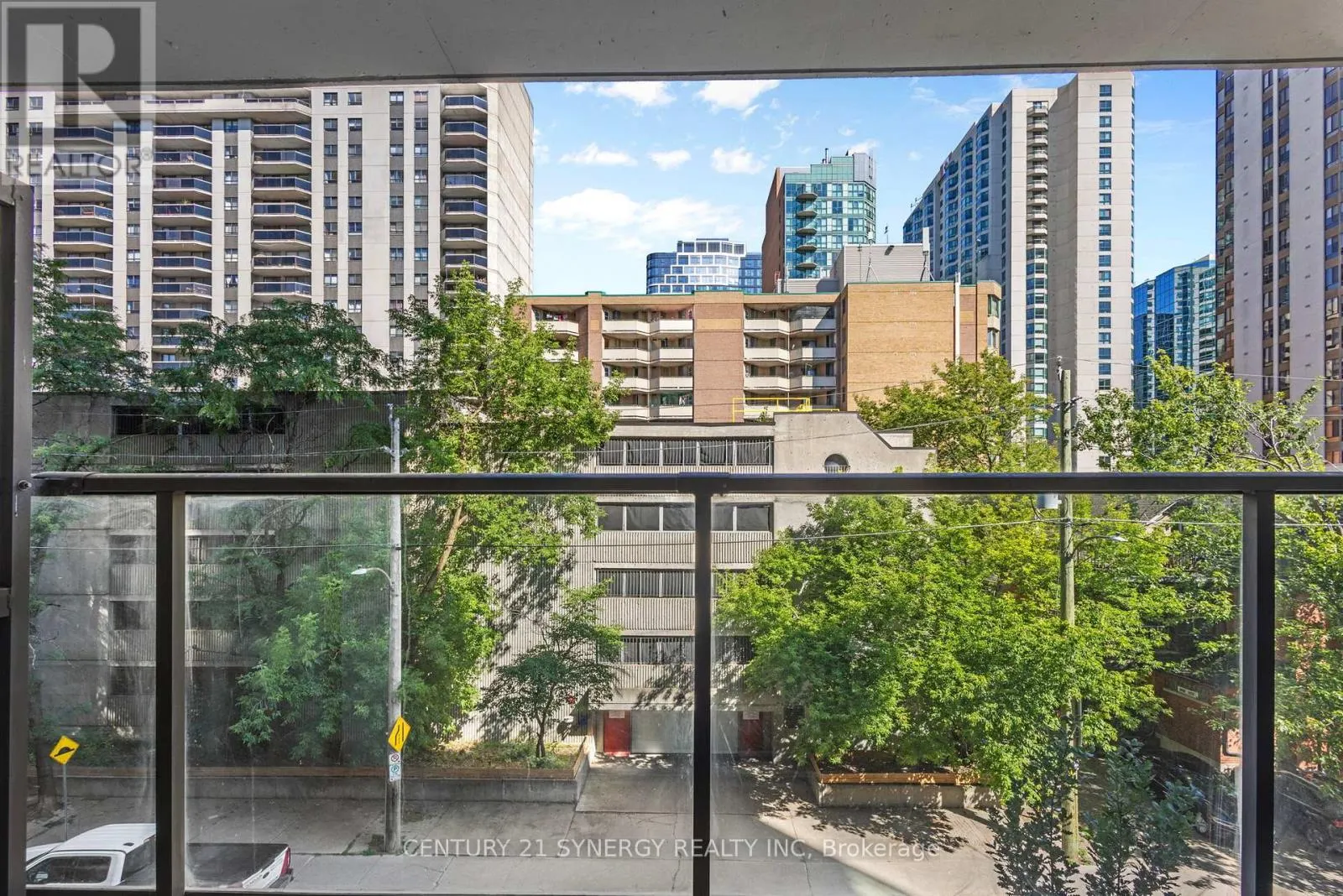 313 - 224 LYON STREET N