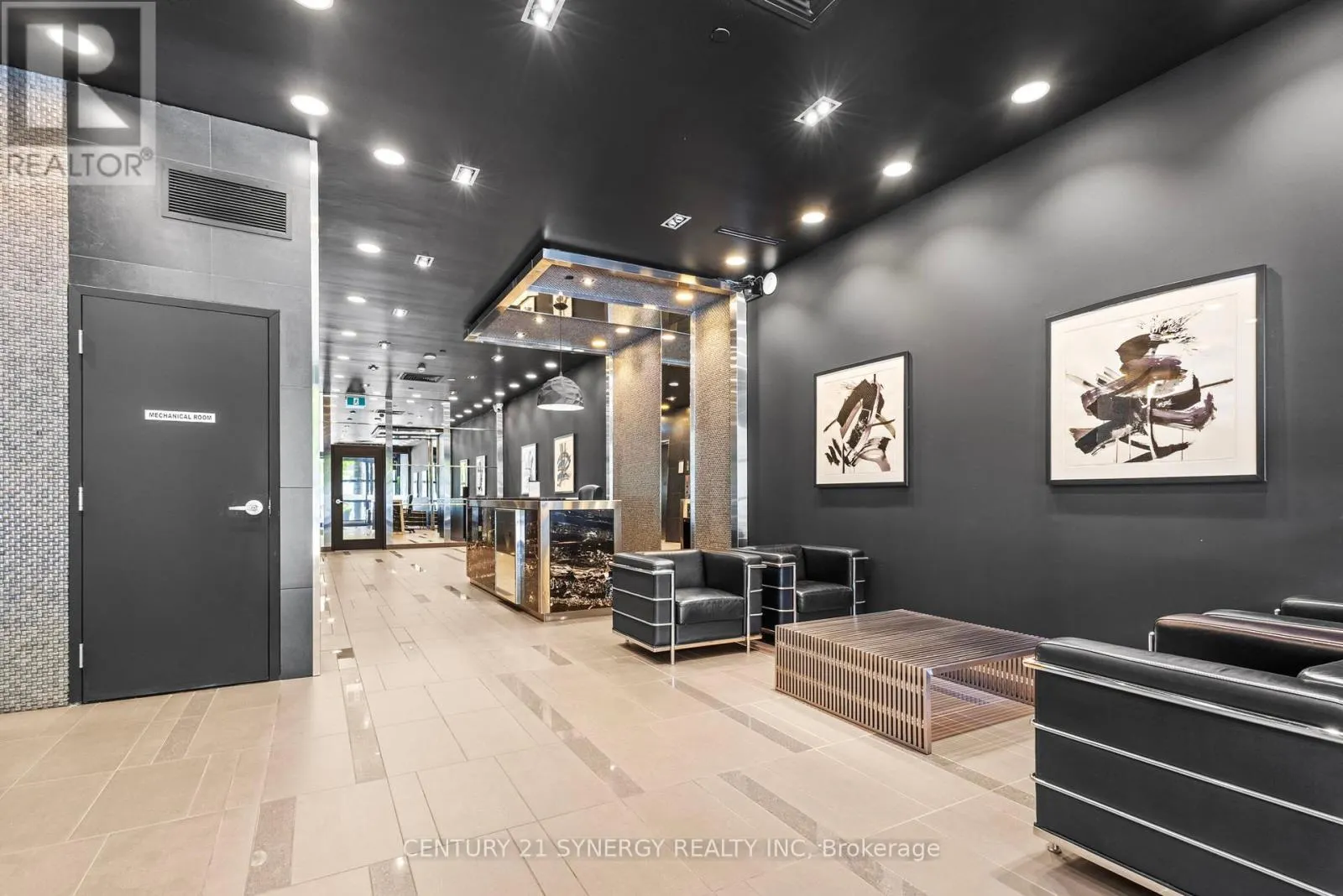 313 - 224 LYON STREET N