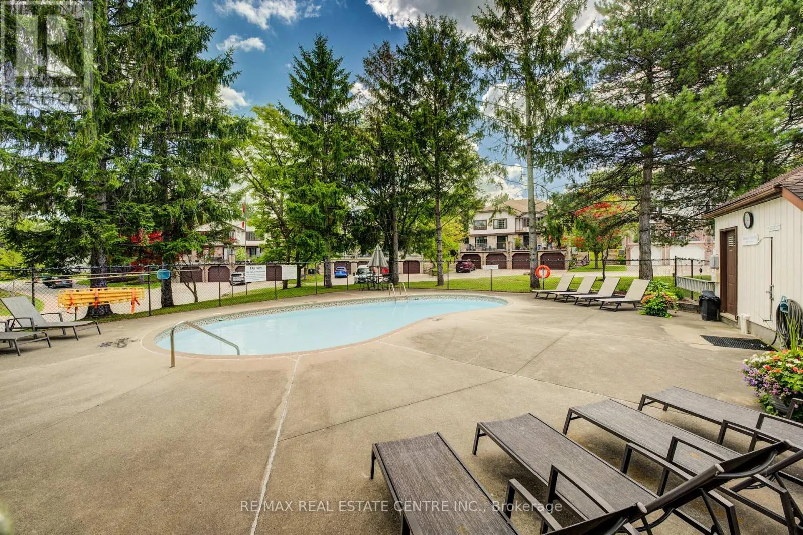 4 - 493 BEECHWOOD DRIVE