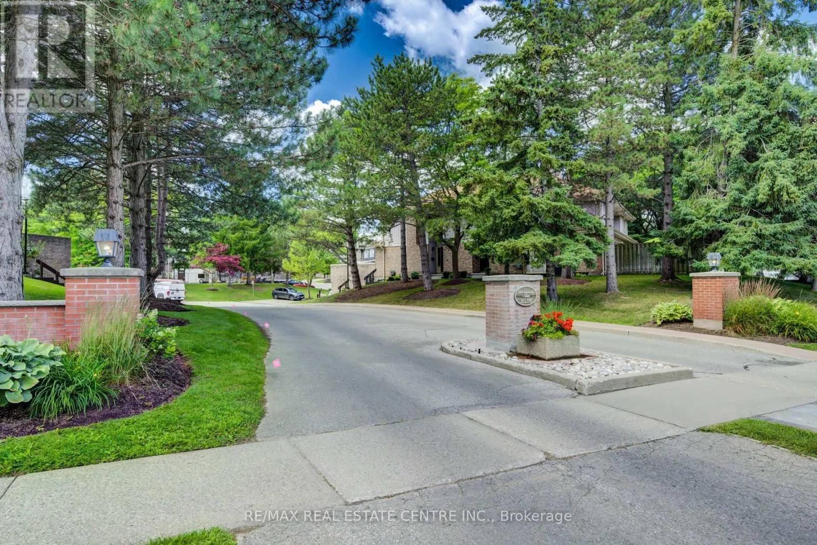 4 - 493 BEECHWOOD DRIVE