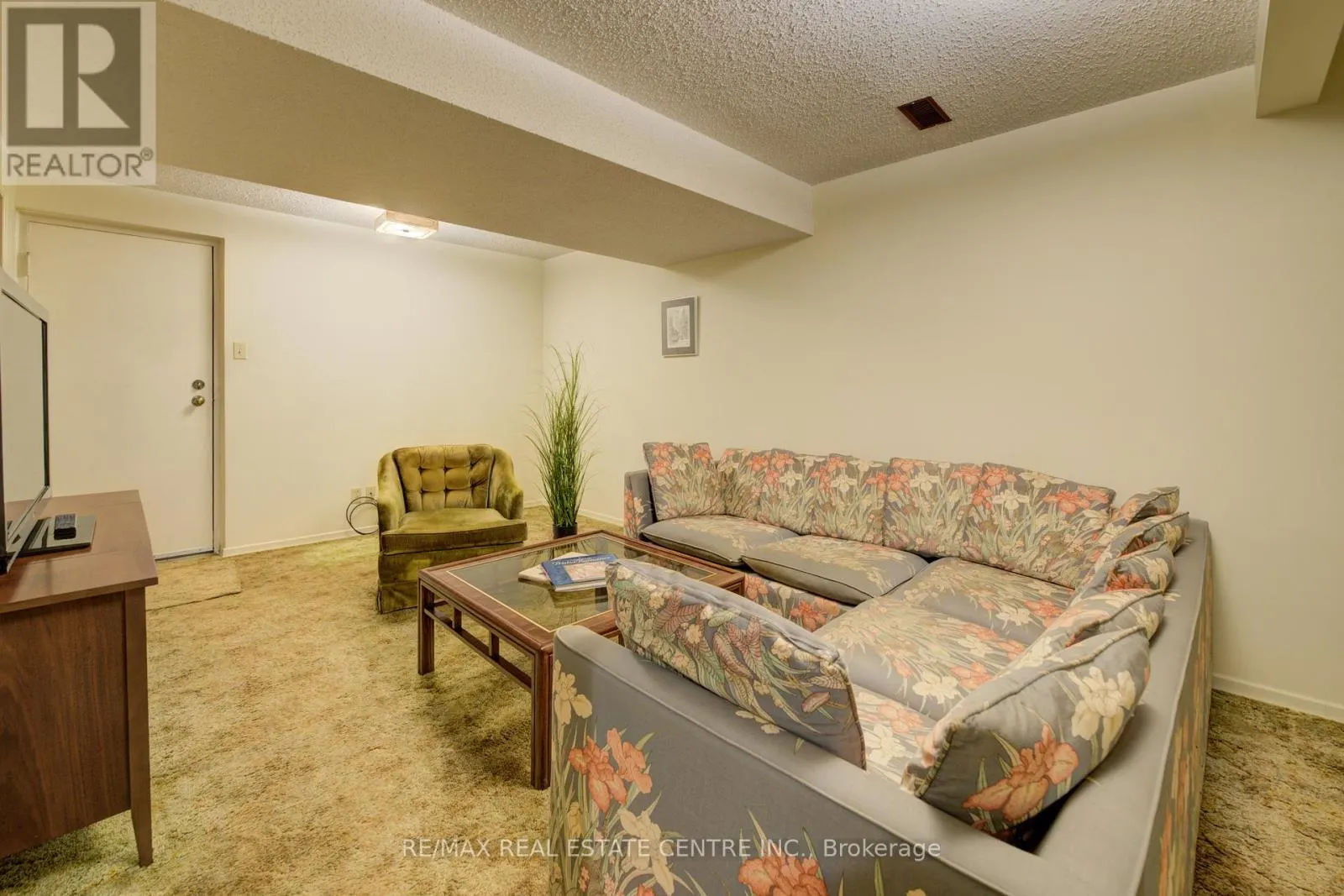 4 - 493 BEECHWOOD DRIVE