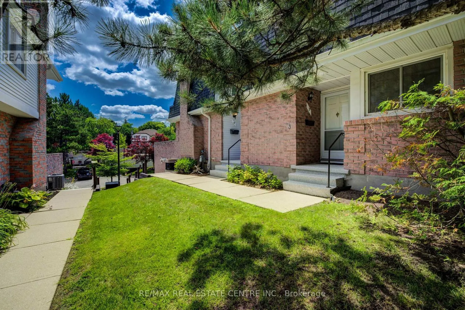 4 - 493 BEECHWOOD DRIVE