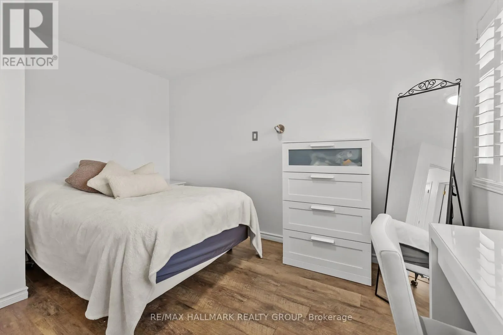 6020 LONGLEAF DRIVE