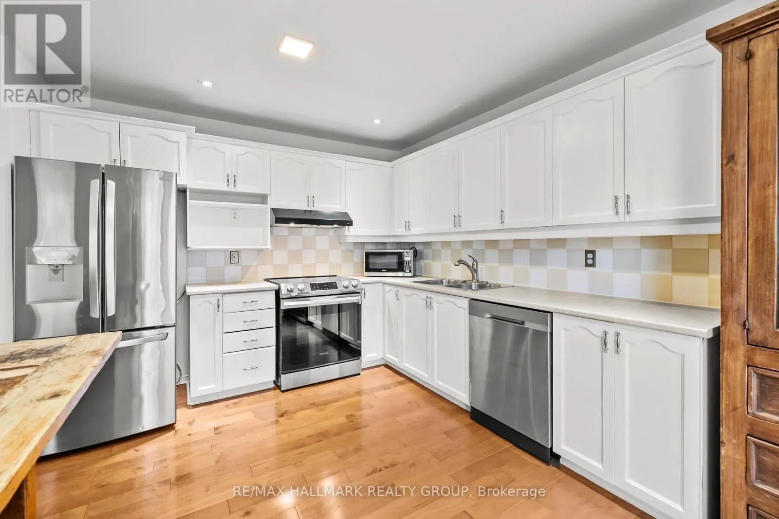6020 LONGLEAF DRIVE