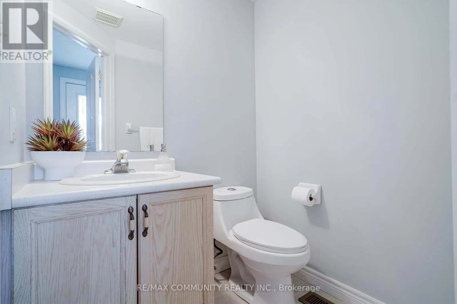 MAIN LEVEL - 650 SPINNAKER CRESCENT