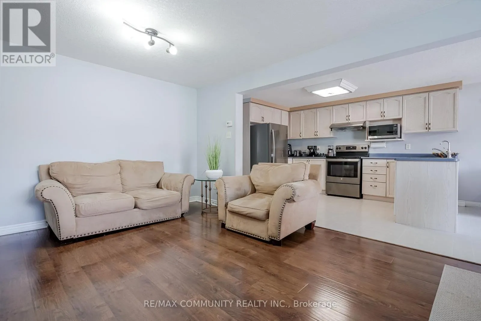 MAIN LEVEL - 650 SPINNAKER CRESCENT