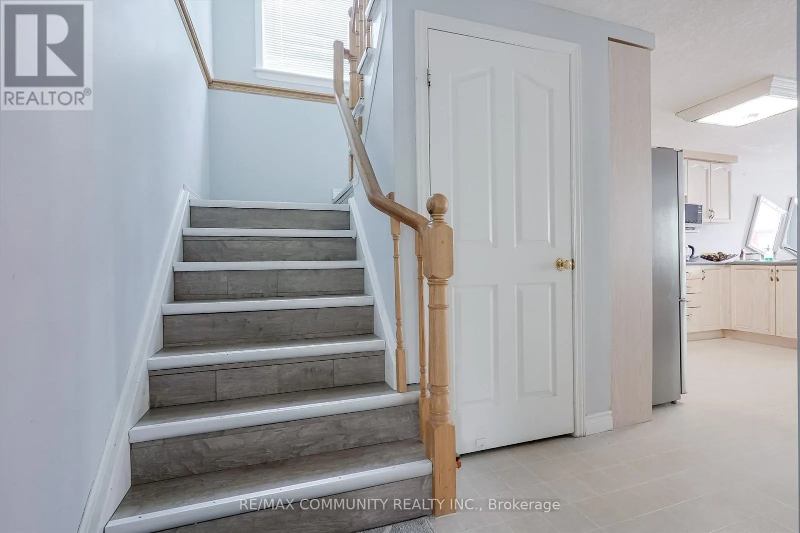 MAIN LEVEL - 650 SPINNAKER CRESCENT