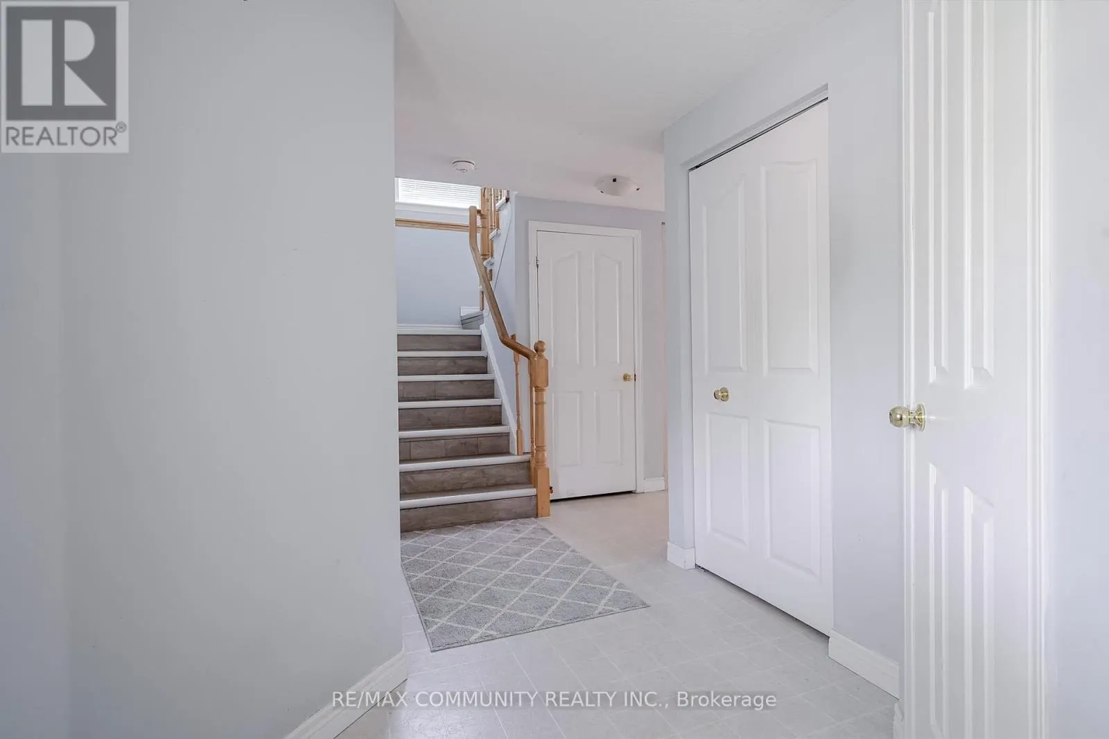 MAIN LEVEL - 650 SPINNAKER CRESCENT