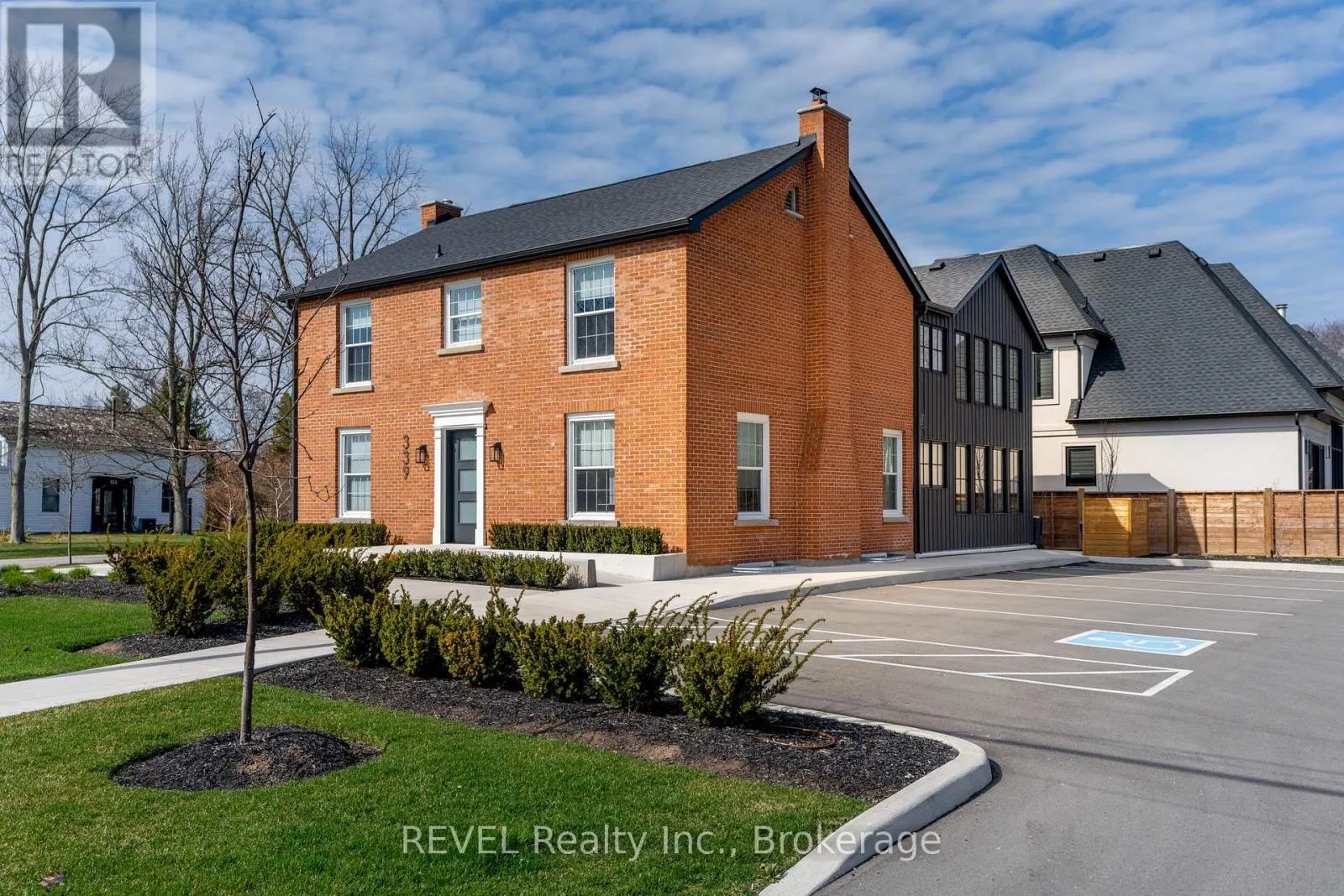 339 MARY STREET