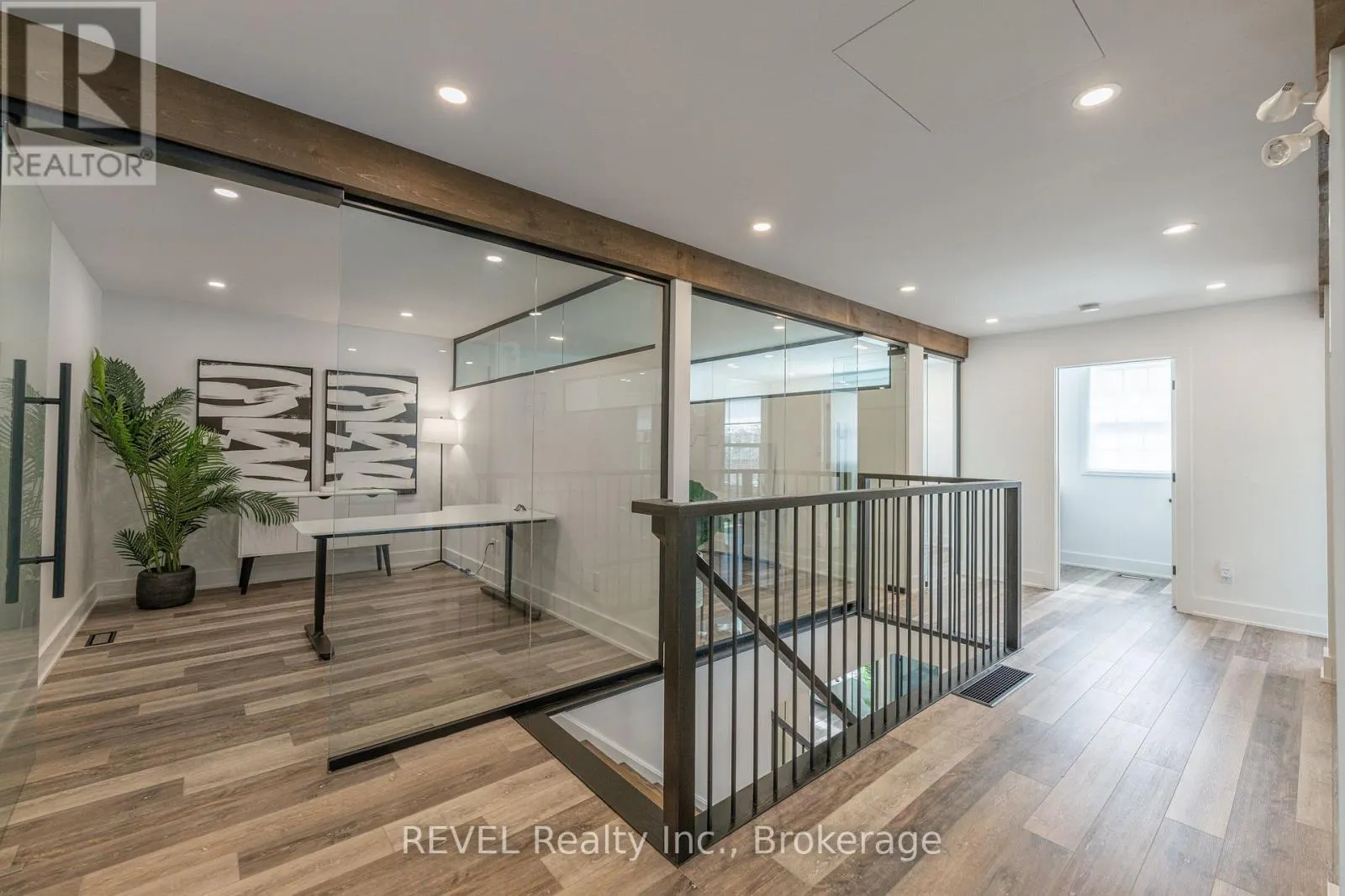 339 MARY STREET