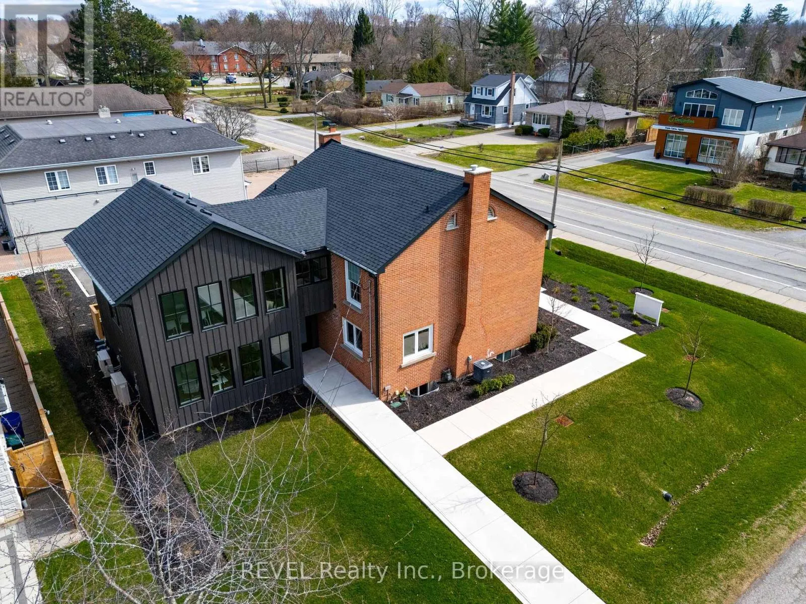 339 MARY STREET
