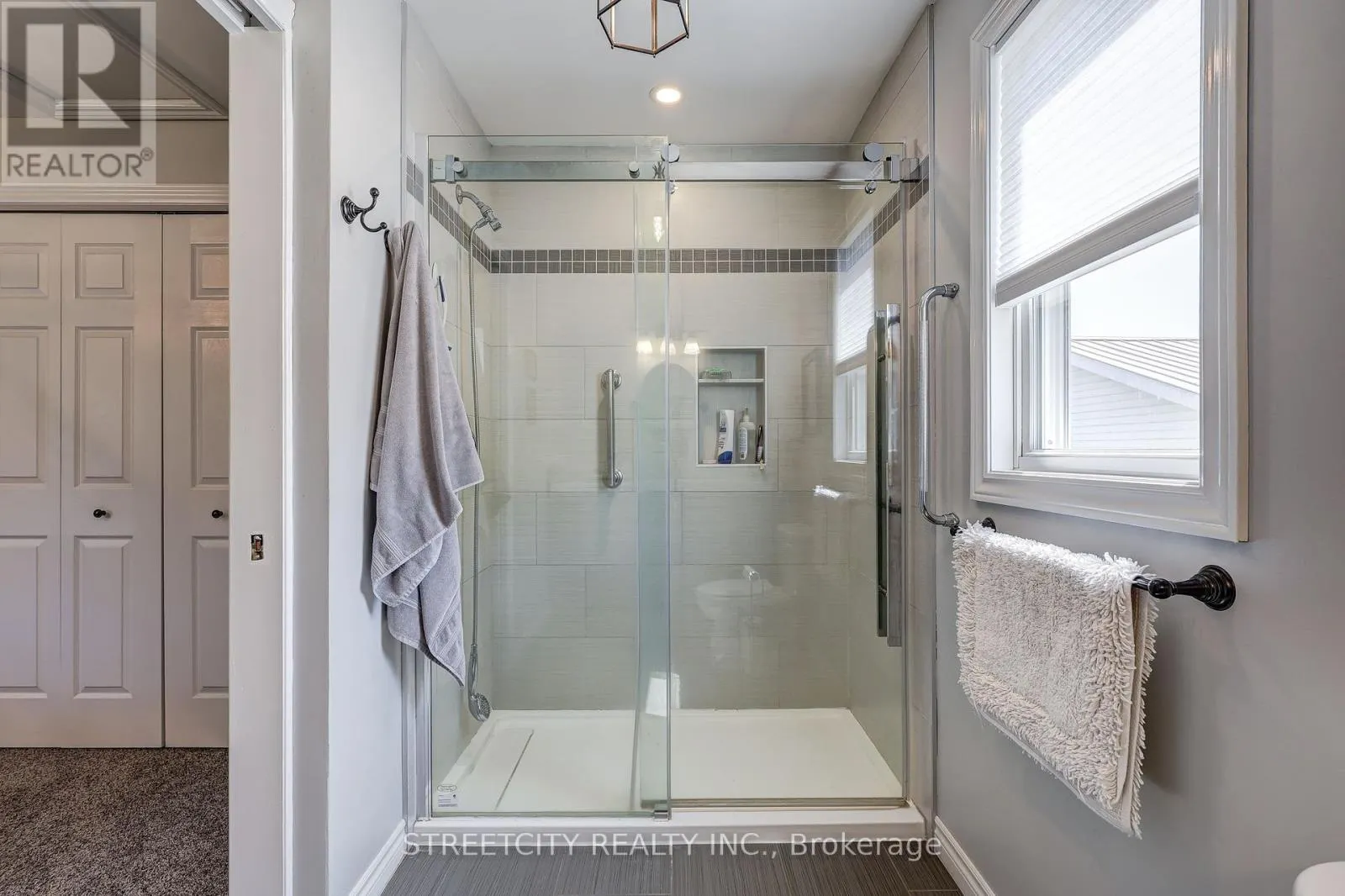 5231 WESTCHESTER BOURNE