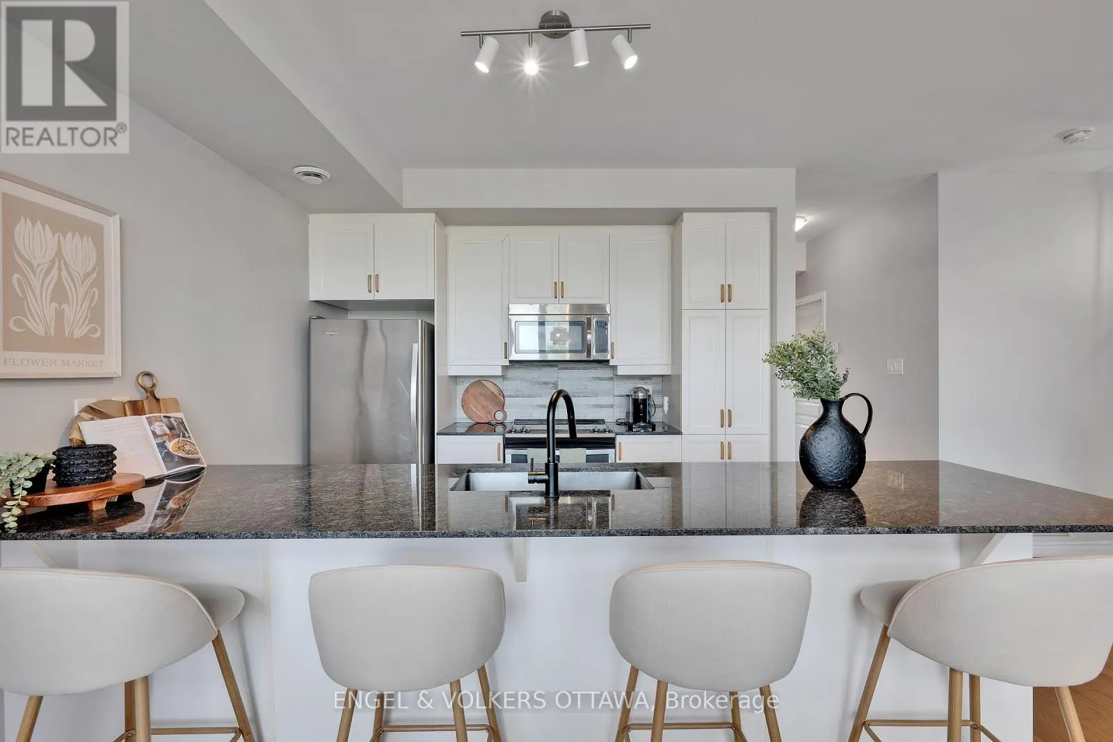 262 PEMBINA PRIVATE
