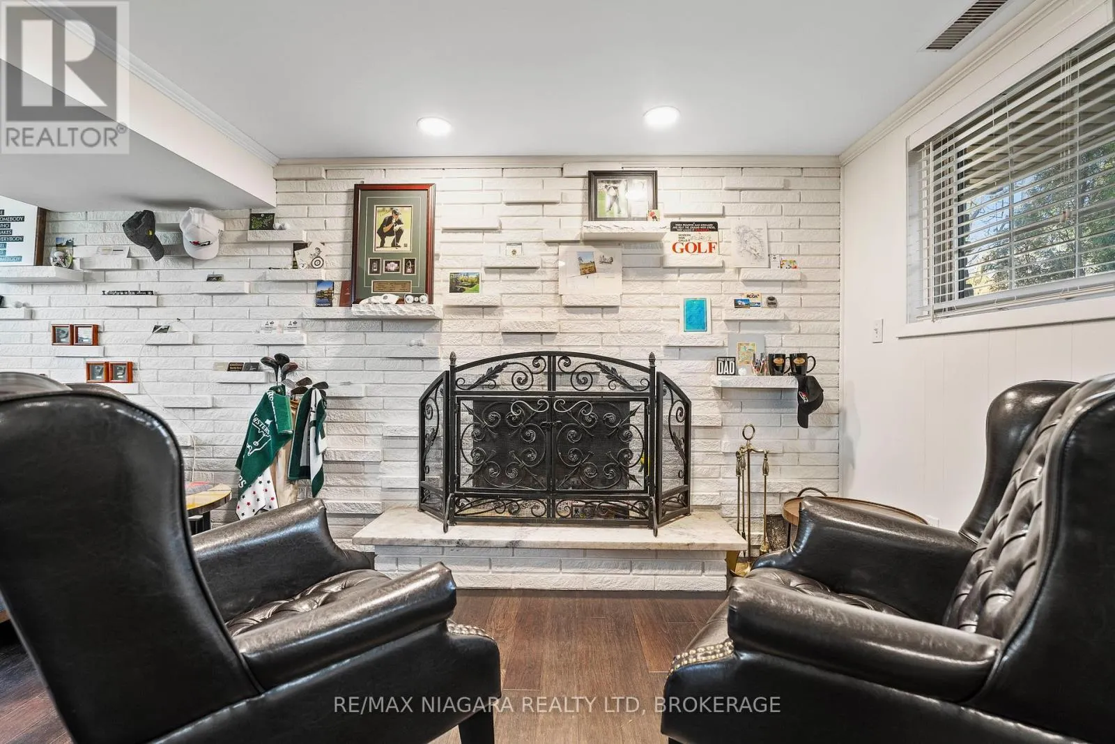 375 MISSISSAUGA STREET N