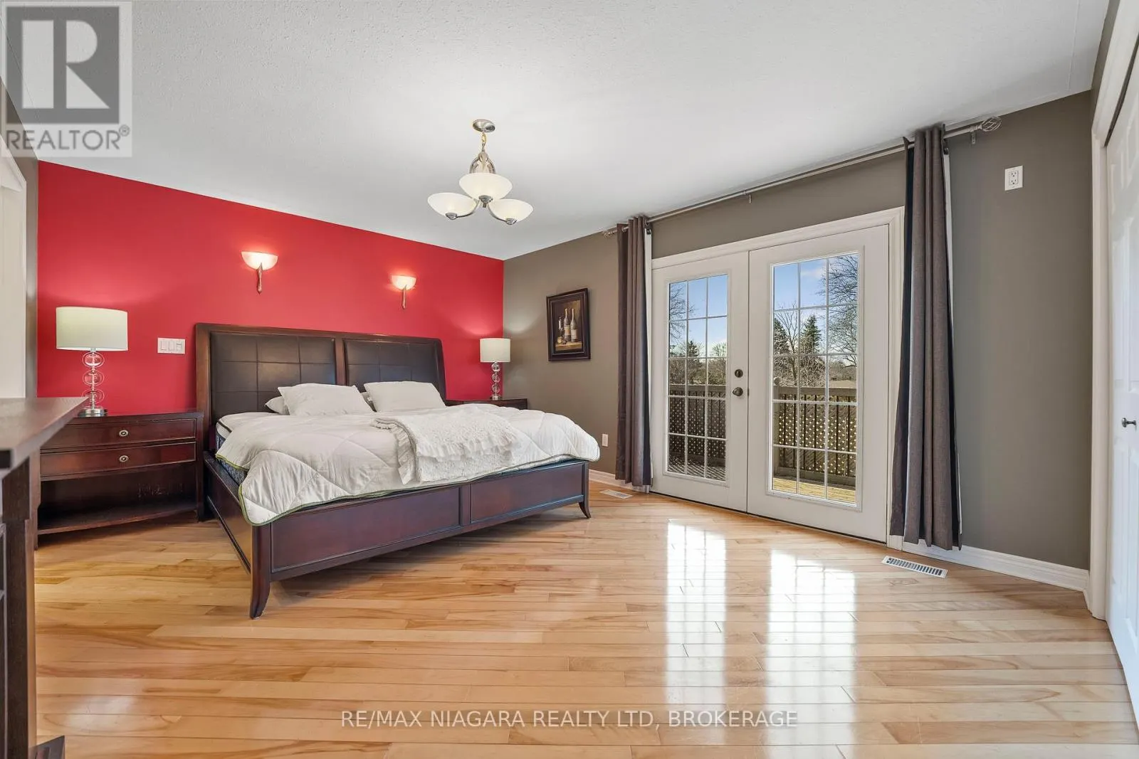 375 MISSISSAUGA STREET N