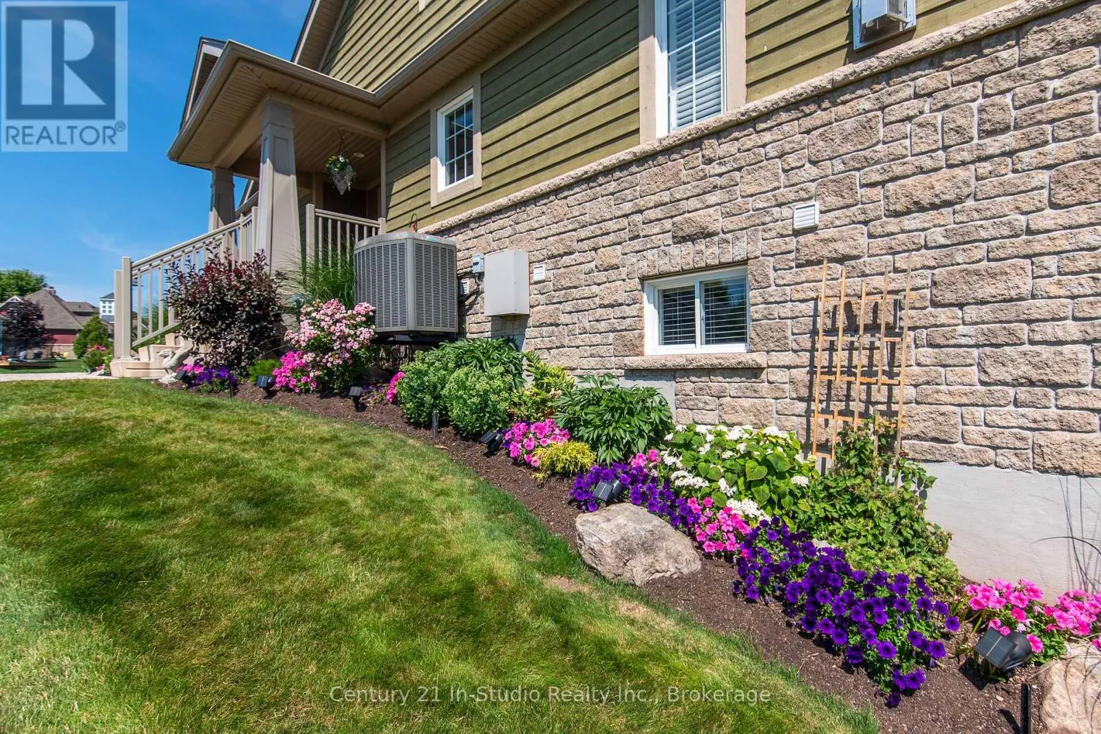 1 - 301 TELFORD TRAIL, #1