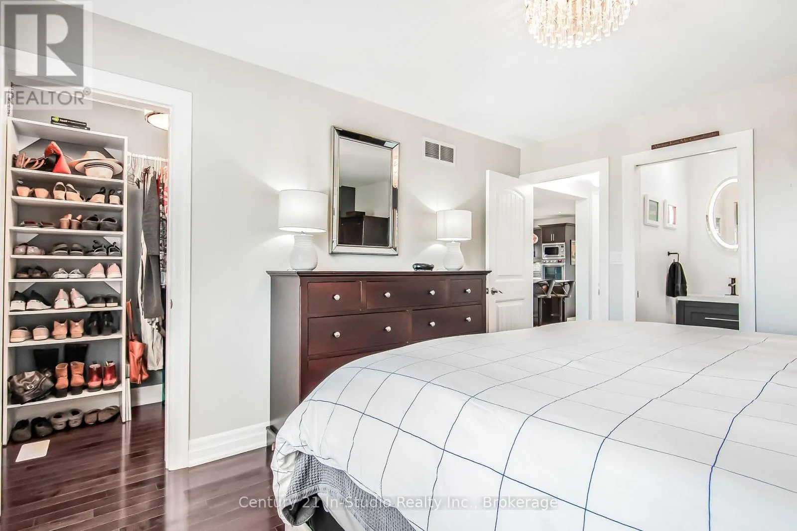 1 - 301 TELFORD TRAIL, #1
