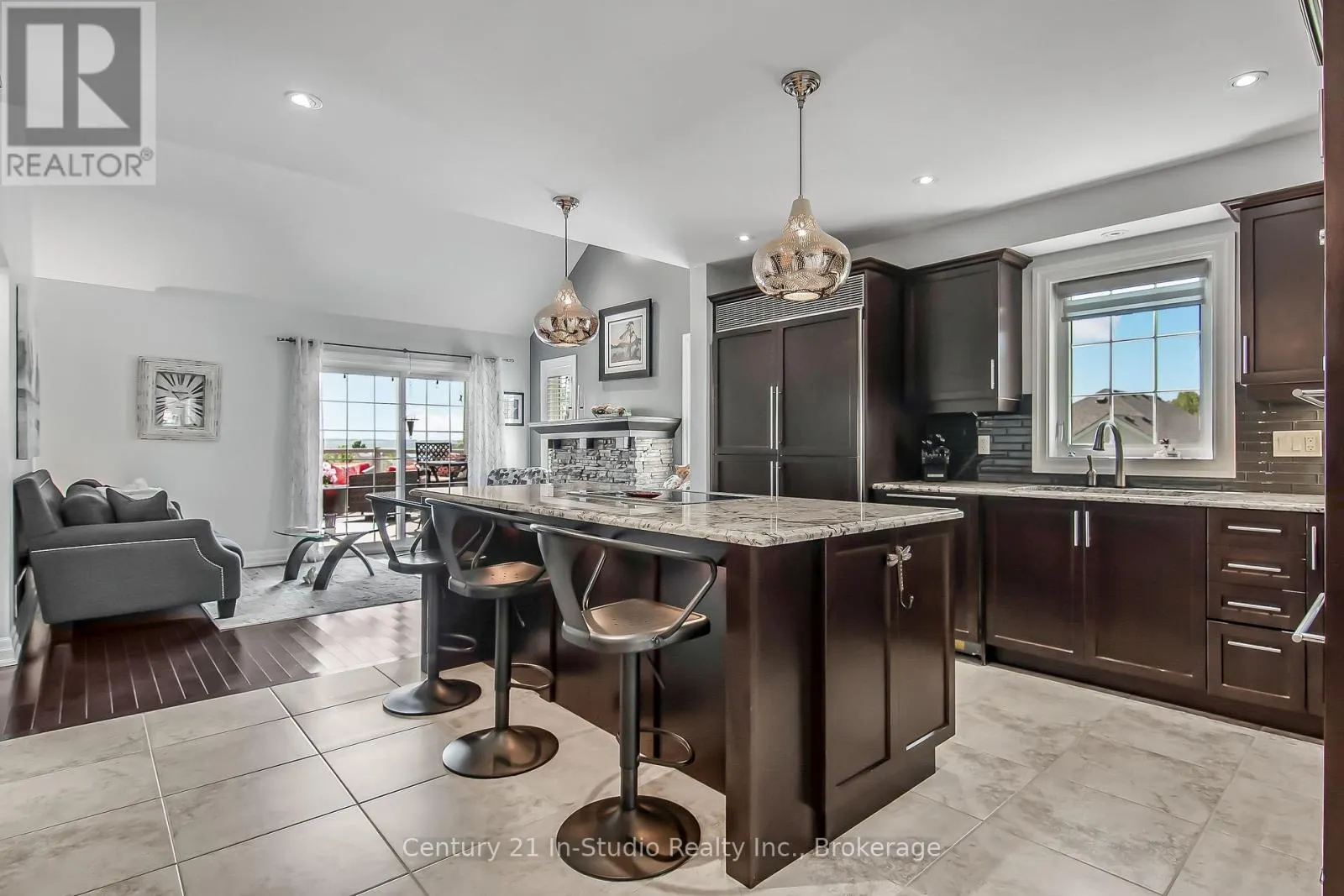 1 - 301 TELFORD TRAIL, #1