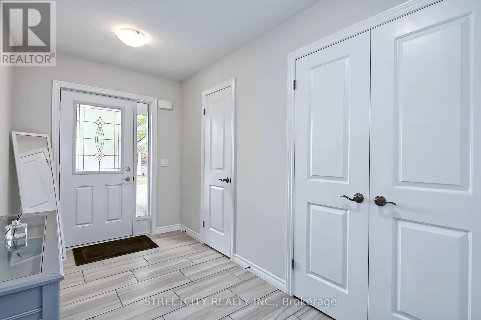 77 - 1061 EAGLETRACE DRIVE, #77