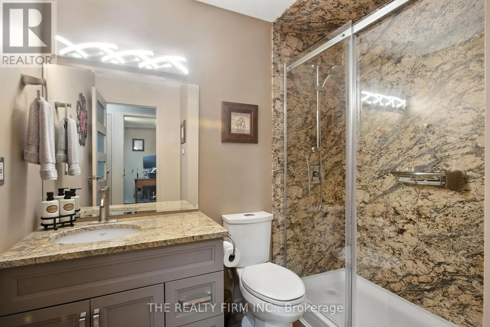 809 - 127 BELMONT DRIVE, #809