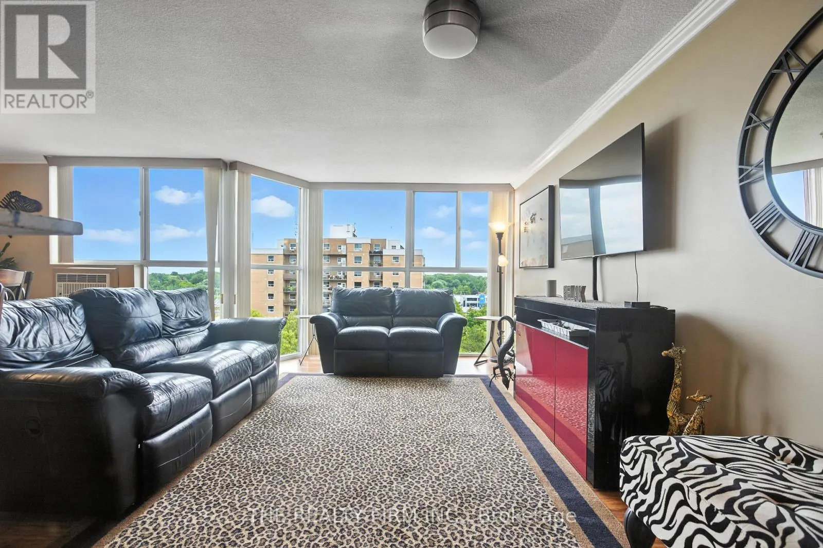 809 - 127 BELMONT DRIVE, #809
