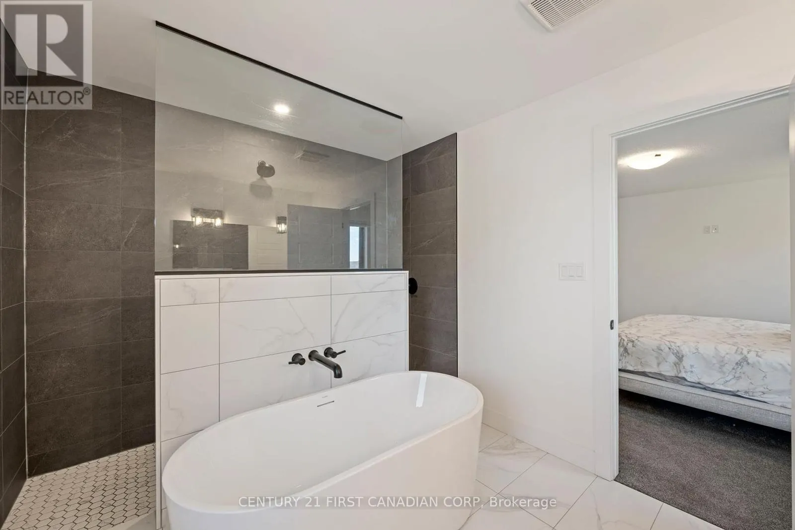 5 HARTLAND CIRCLE