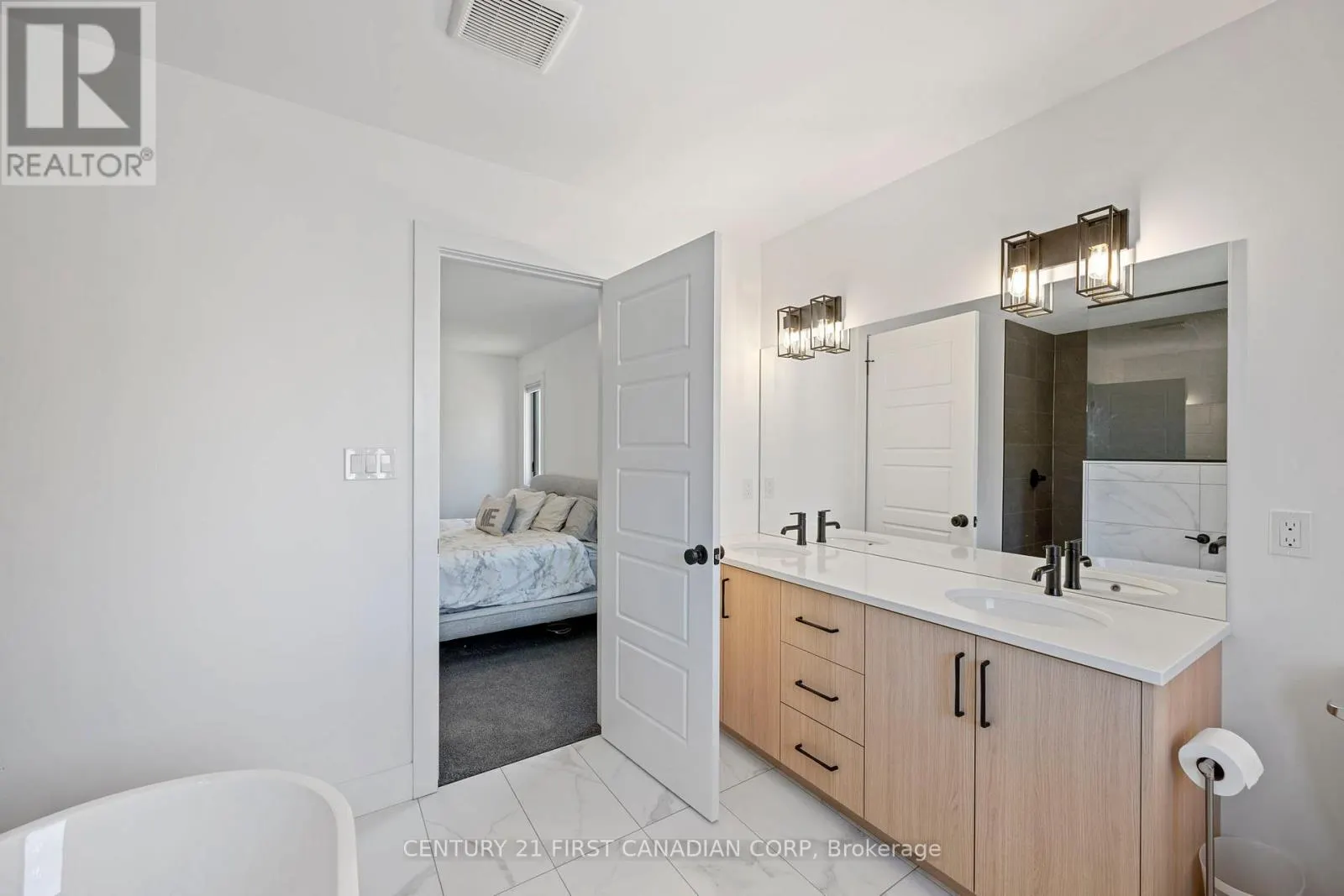 5 HARTLAND CIRCLE
