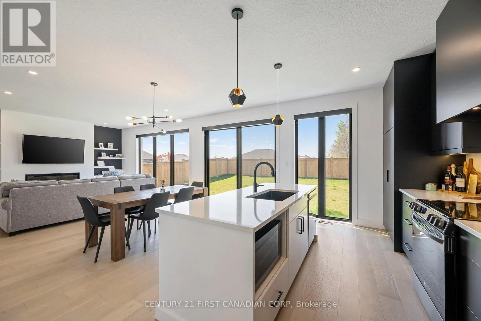 5 HARTLAND CIRCLE