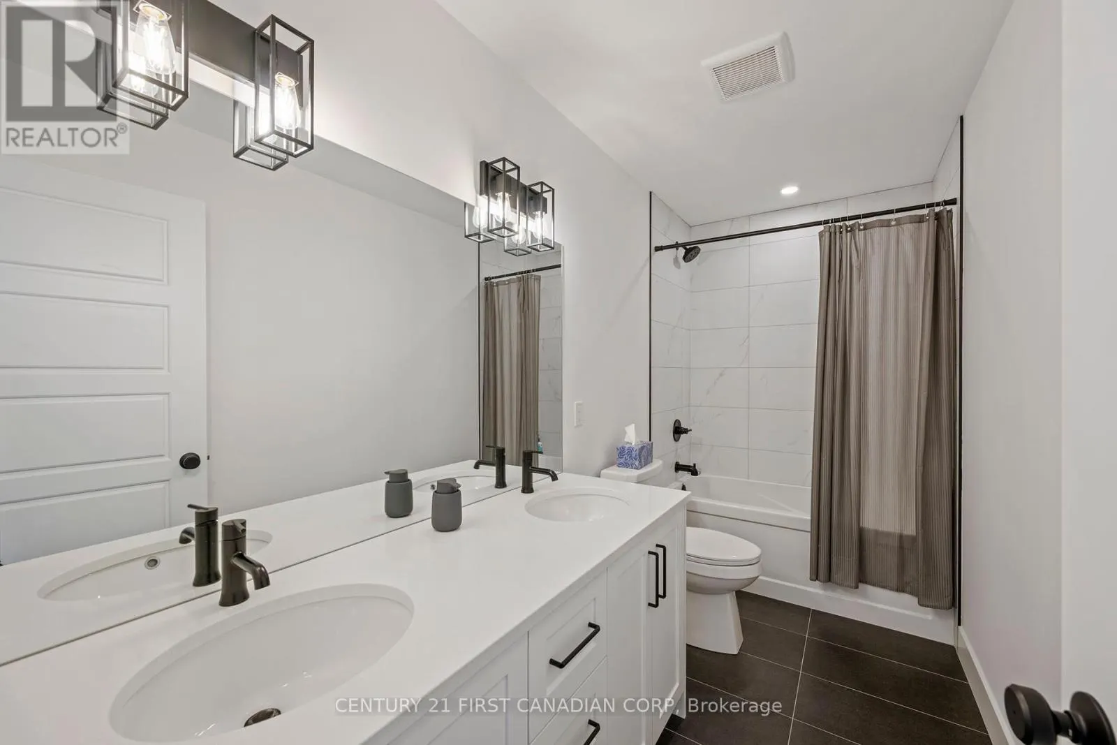 5 HARTLAND CIRCLE