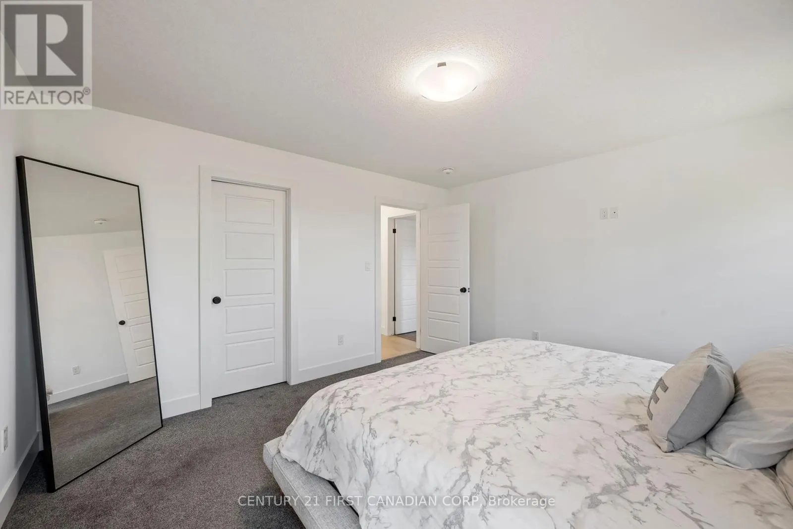 5 HARTLAND CIRCLE