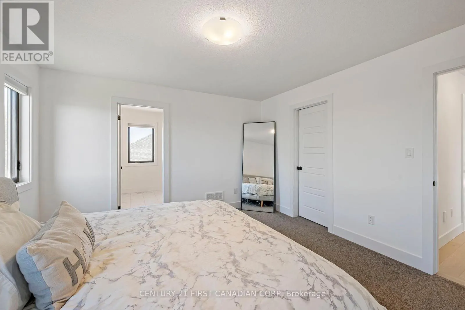 5 HARTLAND CIRCLE