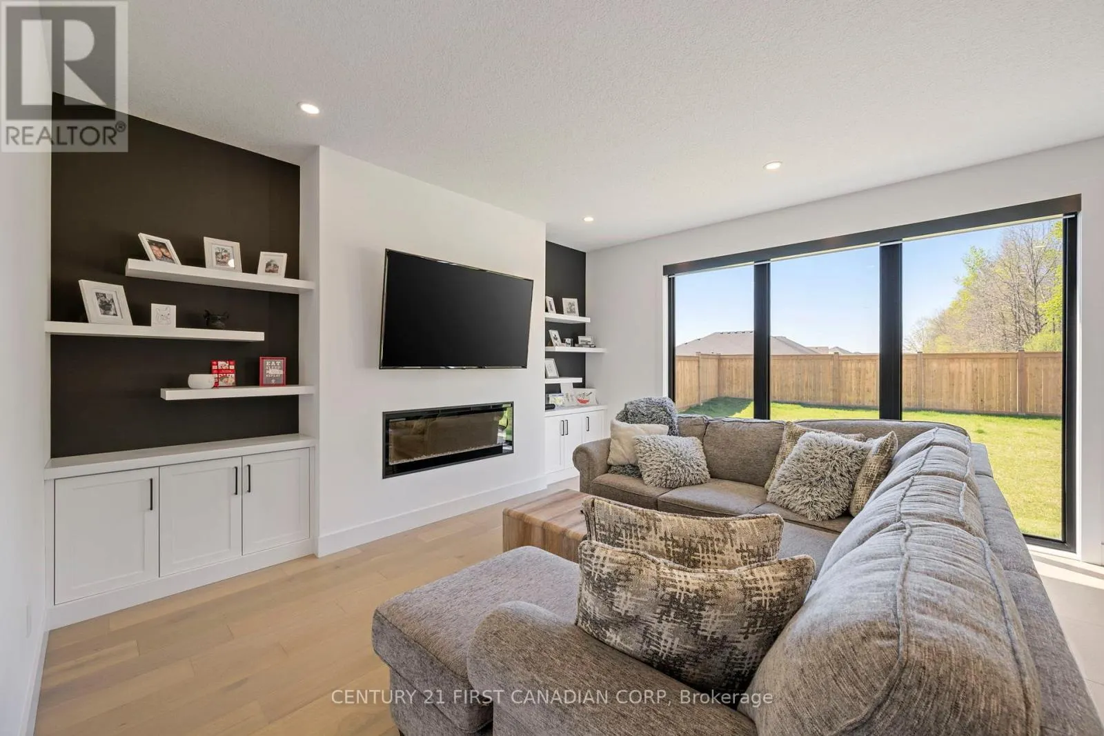 5 HARTLAND CIRCLE