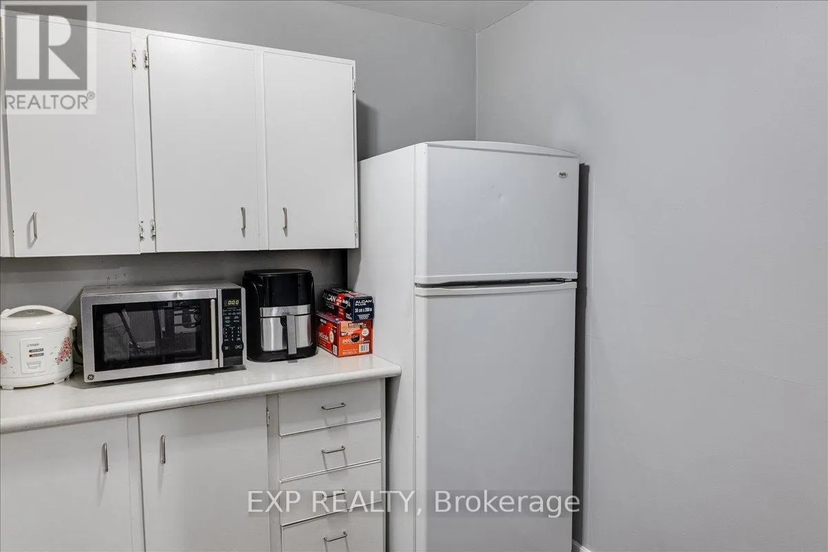 811 - 583 MORNINGTON AVENUE, #811