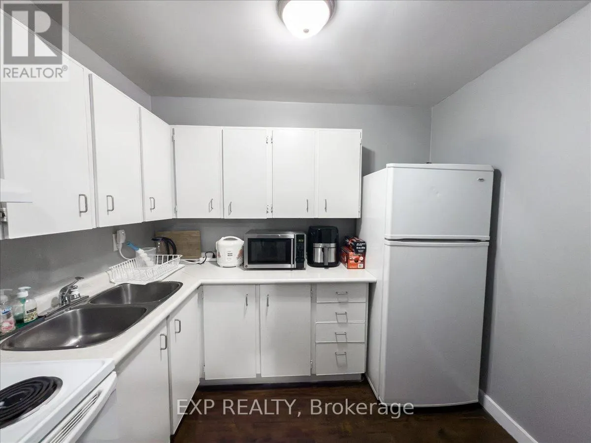811 - 583 MORNINGTON AVENUE, #811