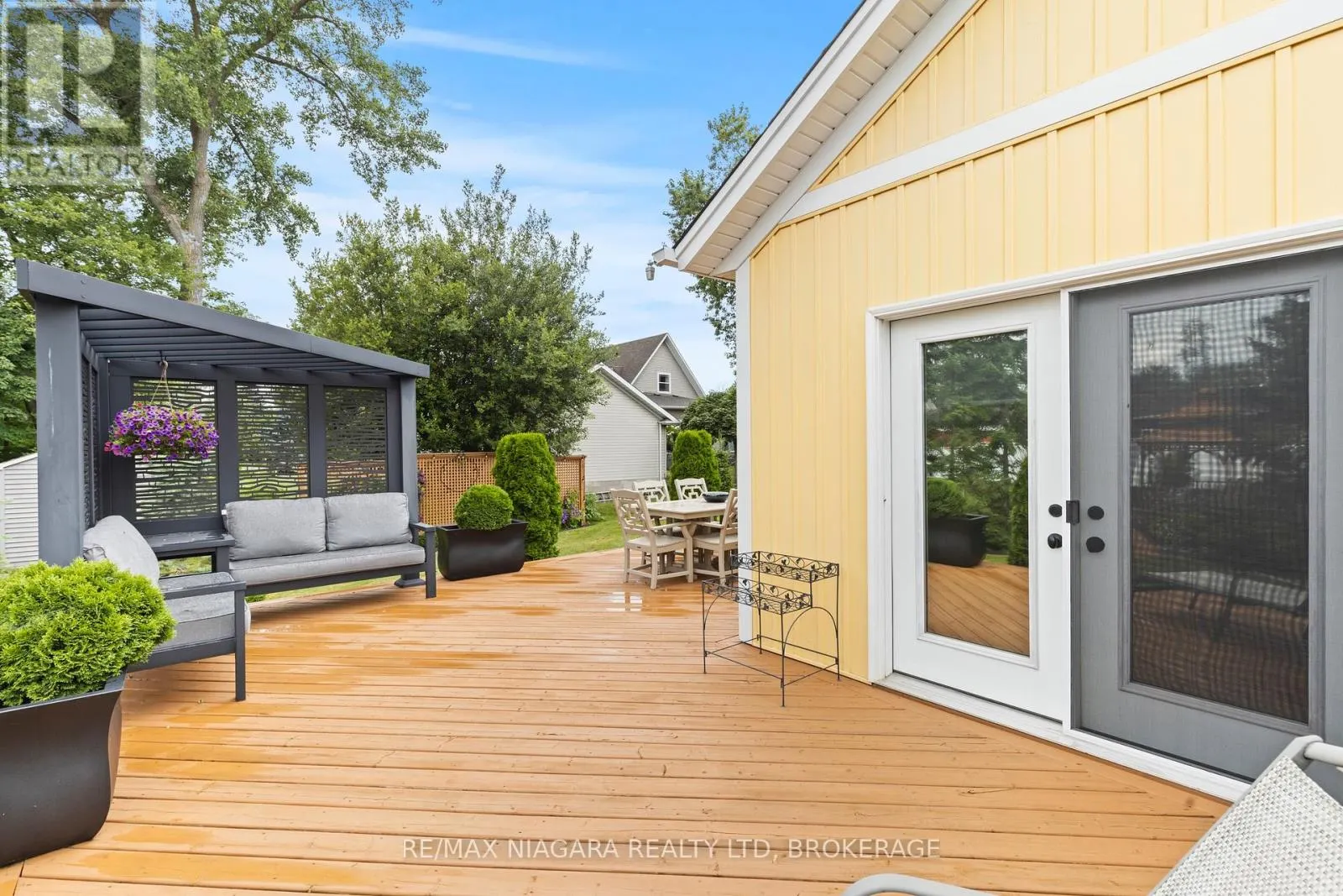 35 BURLEIGH ROAD S